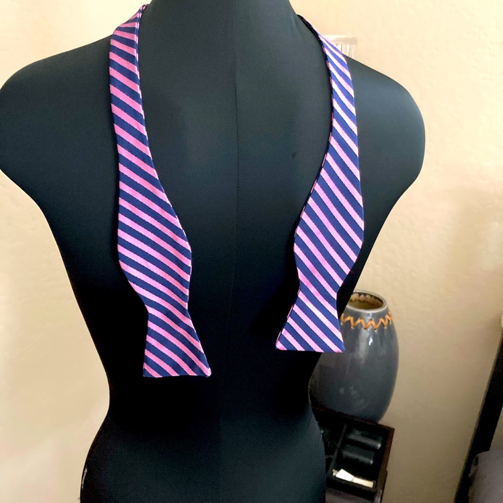 Supercool Ted Baker Bow tie Never Worn!  Fits 14-18” neck size! Ted Baker!